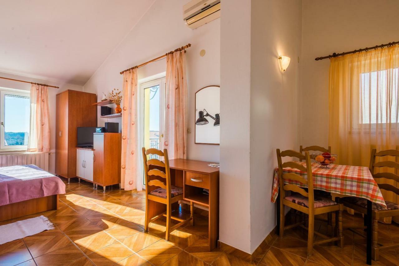 Apartment Majoran Pola Esterno foto